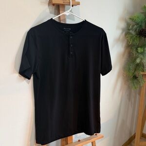 Porter and Ash Men’s Black Henley T-Shirt